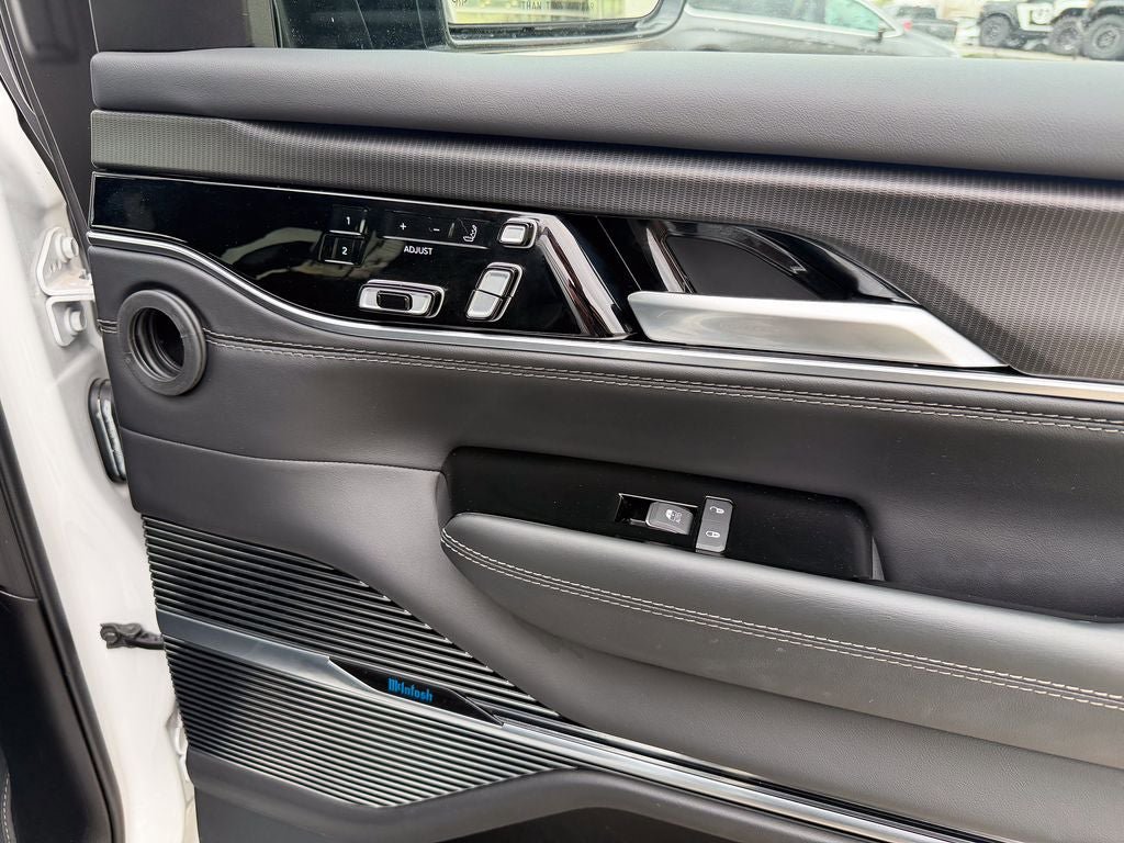 Used 2025 Jeep Grand Wagoneer L Series II Obsidian w/ Quick Order Packagew 28T AWD/4WD image 29