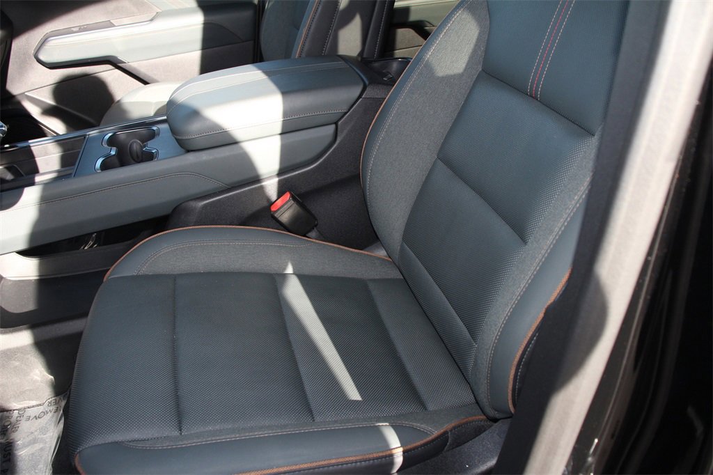 Used 2024 GMC Acadia AT4 w/ Luxury Package image 22