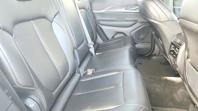 Used 2025 Jeep Grand Cherokee Limited image 36