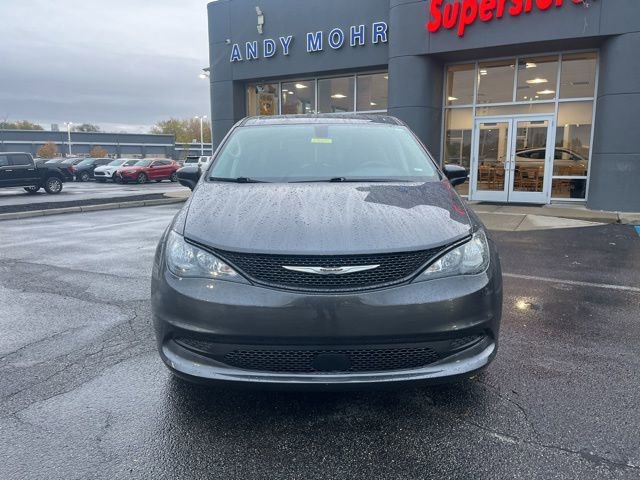 Used 2022 Chrysler Voyager LX image 8