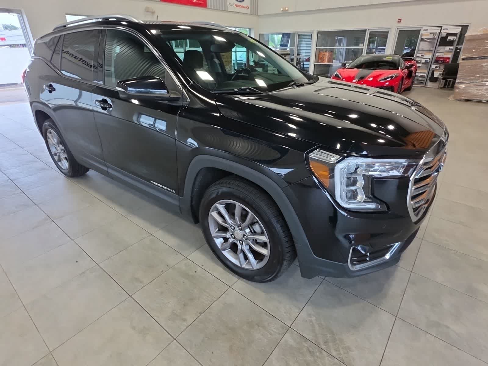 Used 2022 GMC Terrain SLT w/ Infotainment Package II AWD/4WD image 6