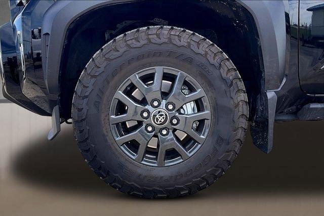 Used 2025 Toyota 4Runner SR5 AWD/4WD image 8