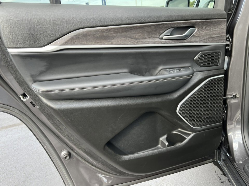 Used 2022 Jeep Grand Cherokee L Limited image 40