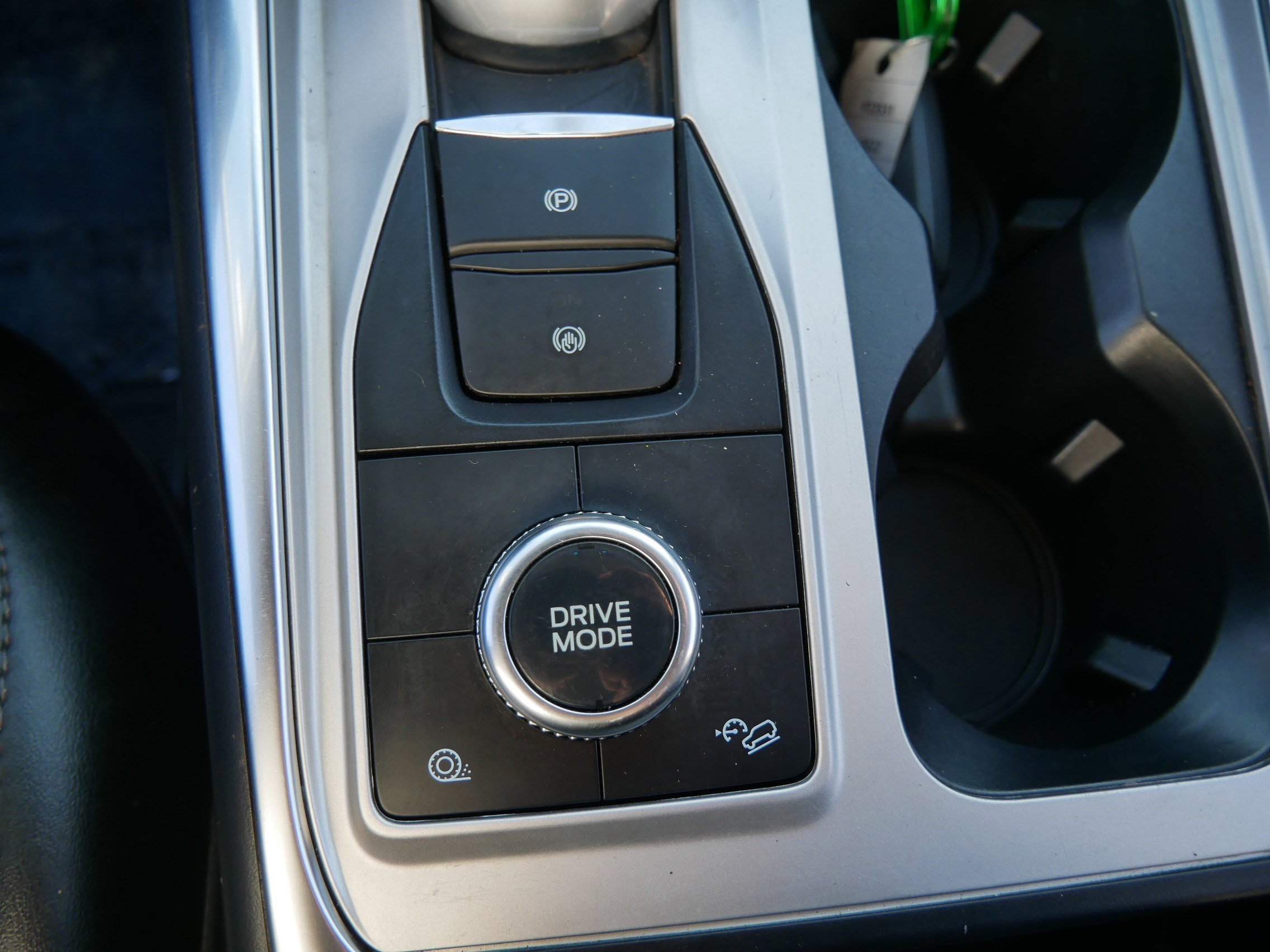 Certified 2022 Ford Explorer XLT w/ Equipment Group 202A image 30