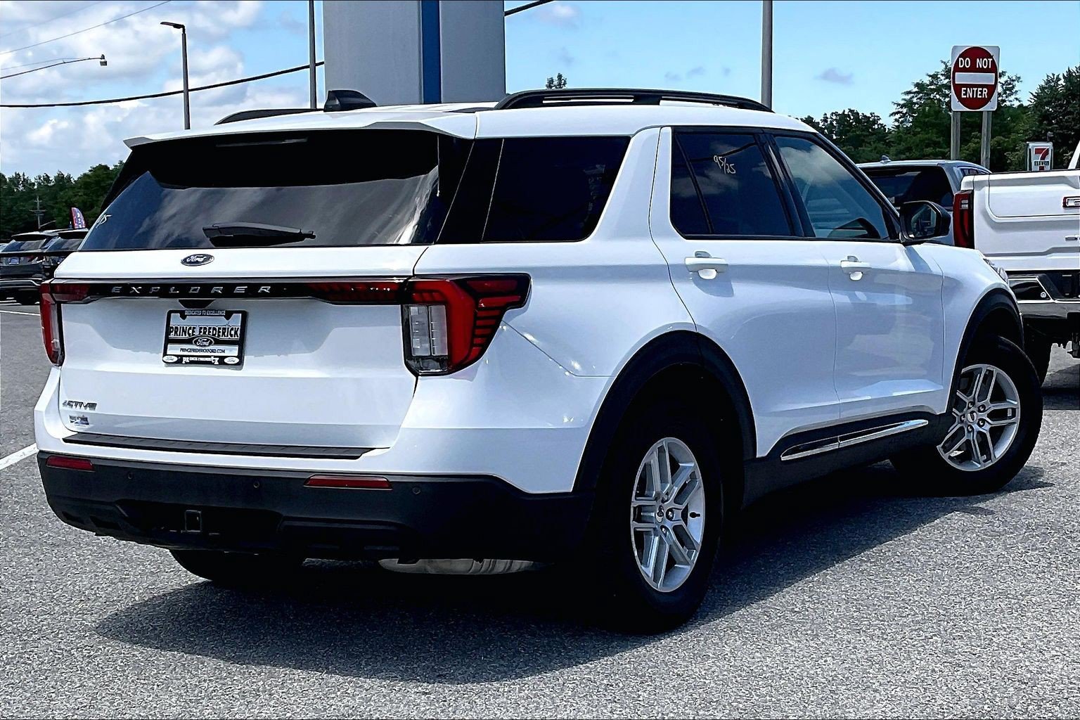Certified 2025 Ford Explorer Active RWD image 12
