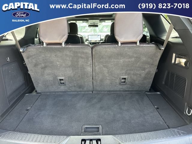 Certified 2025 Ford Explorer Platinum RWD image 16