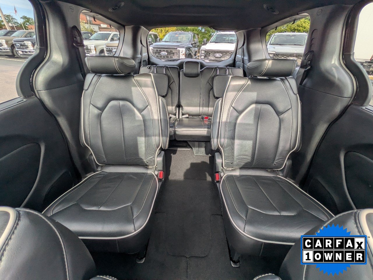Used 2025 Chrysler Pacifica Limited FWD image 16