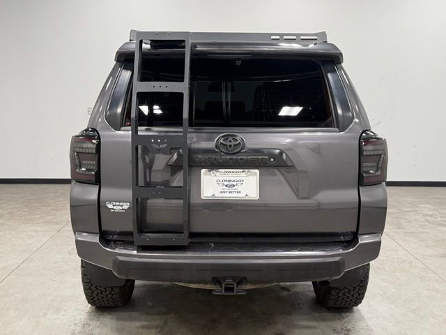 Used 2018 Toyota 4Runner TRD Off-Road Premium AWD/4WD image 10