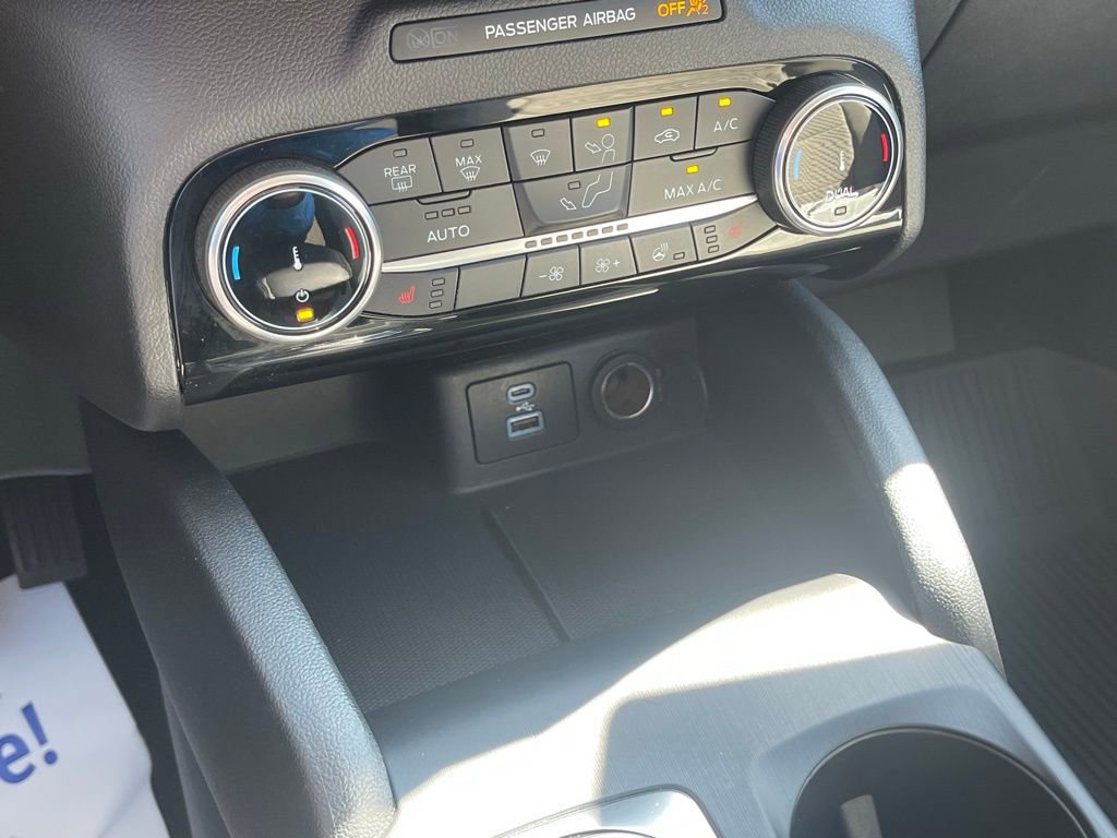 Certified 2022 Ford Escape SE w/ SE Sport Appearance Package image 32