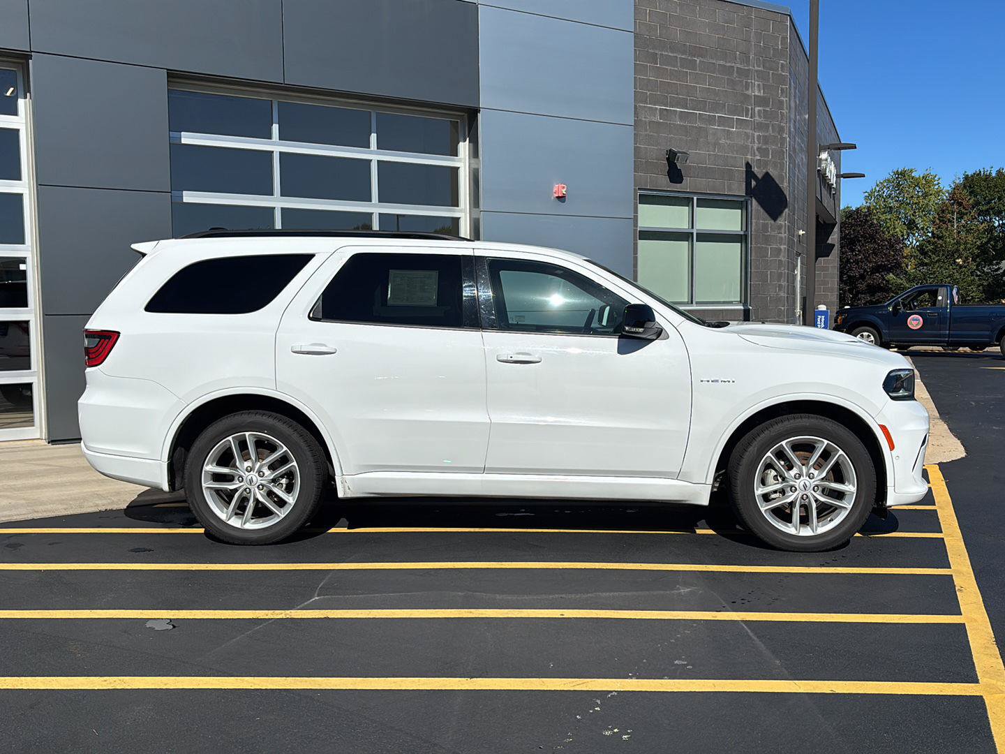 Used 2025 Dodge Durango R/T AWD/4WD image 5