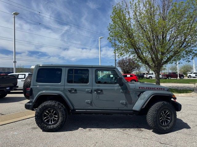 Used 2025 Jeep Wrangler Unlimited Rubicon AWD/4WD image 6