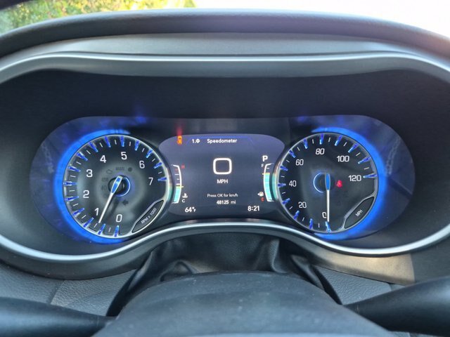 Used 2023 Chrysler Pacifica Touring-L FWD image 13