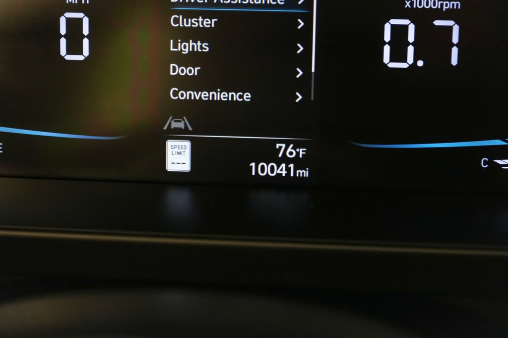 Used 2025 Hyundai Elantra Sport FWD image 17