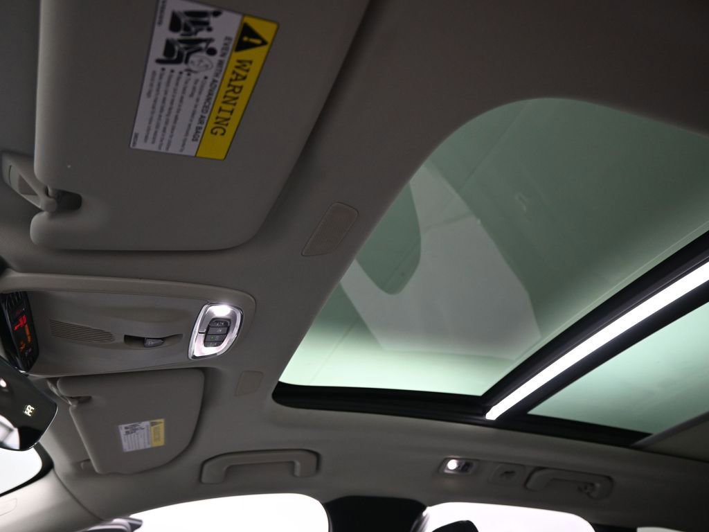 Used 2020 Volvo XC60 T5 Momentum w/ Protection Package Premier image 49