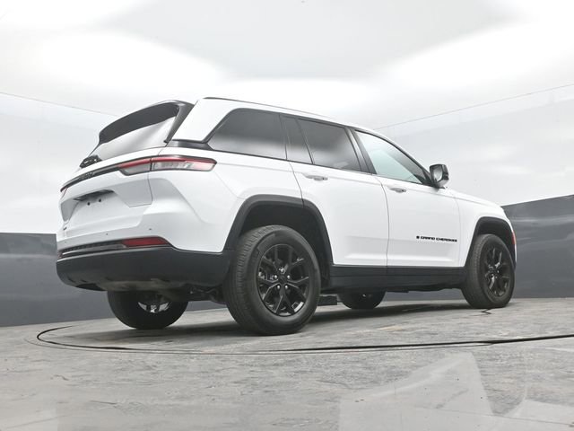 Used 2024 Jeep Grand Cherokee Altitude AWD/4WD image 24
