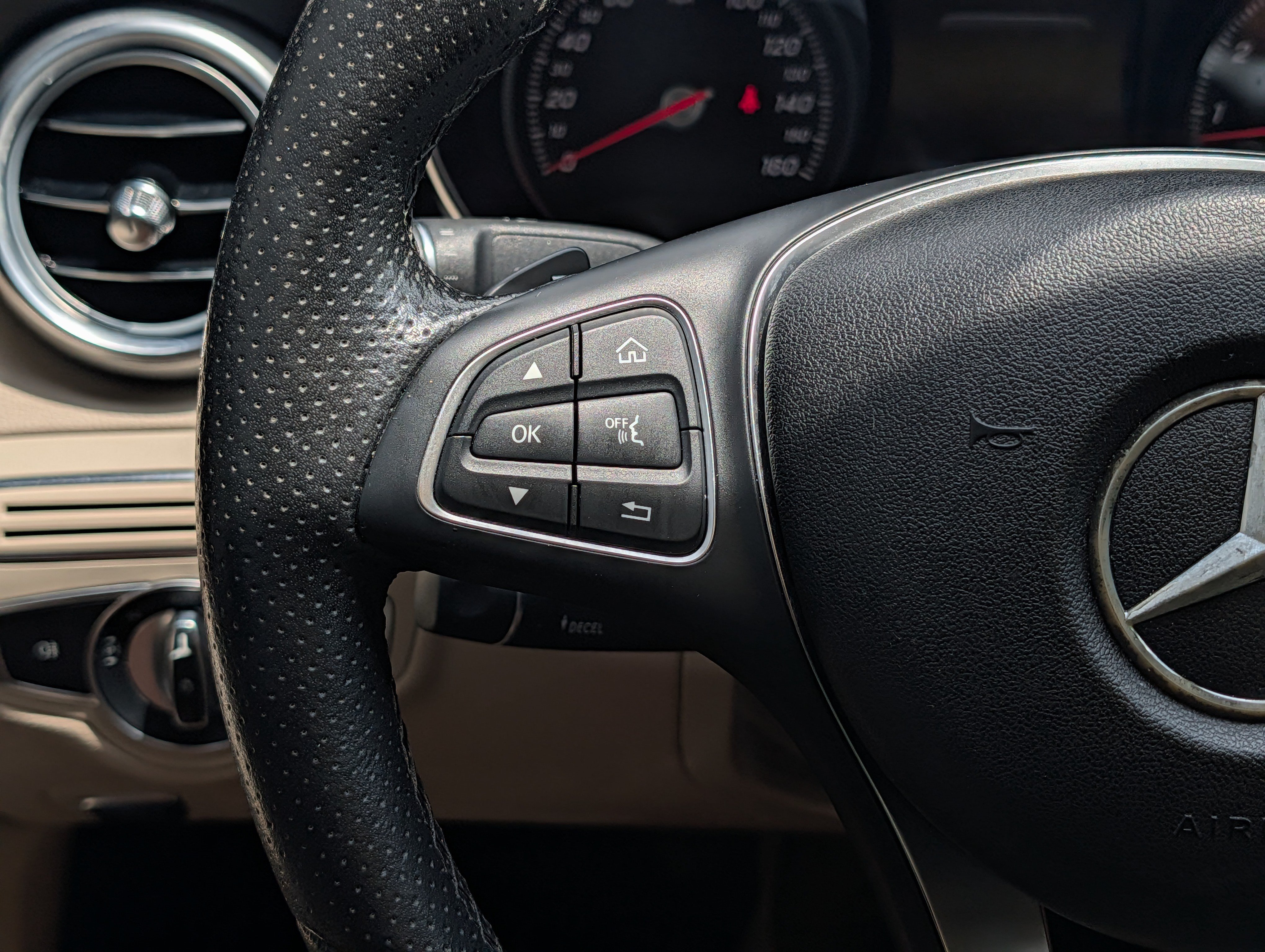 Used 2018 Mercedes-Benz C 300 Sedan image 25