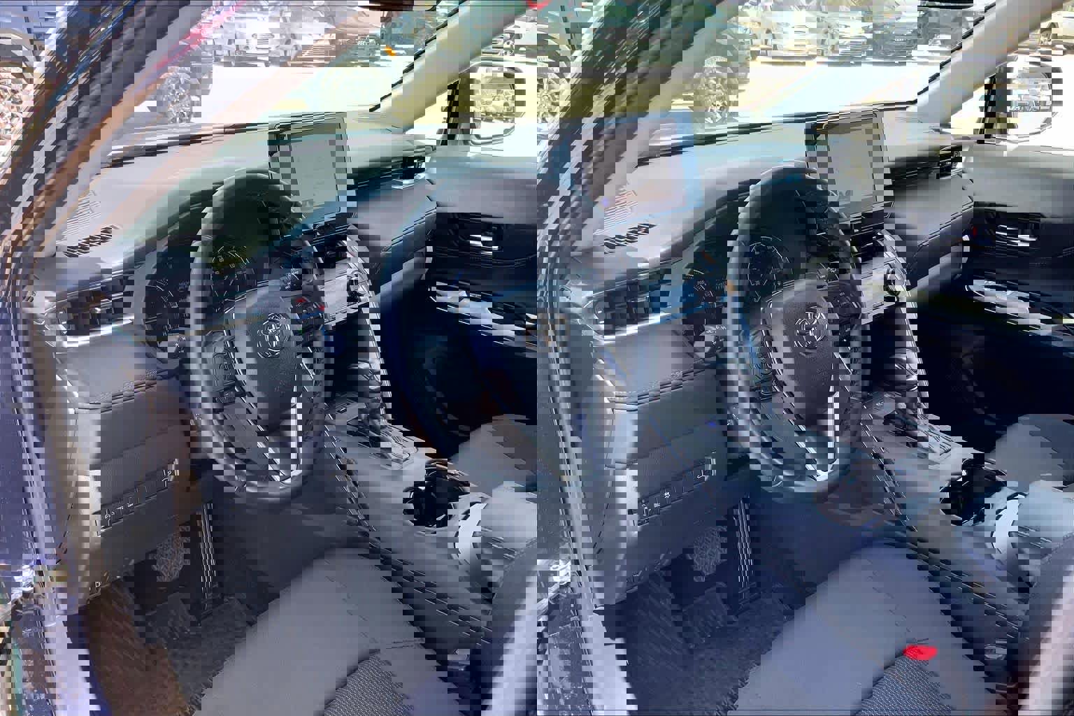 Used 2024 Toyota Venza LE AWD/4WD image 16