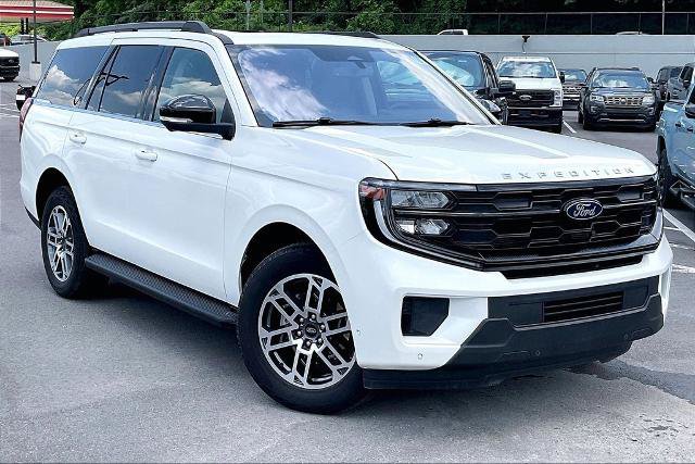Certified 2025 Ford Expedition Active AWD/4WD image 2