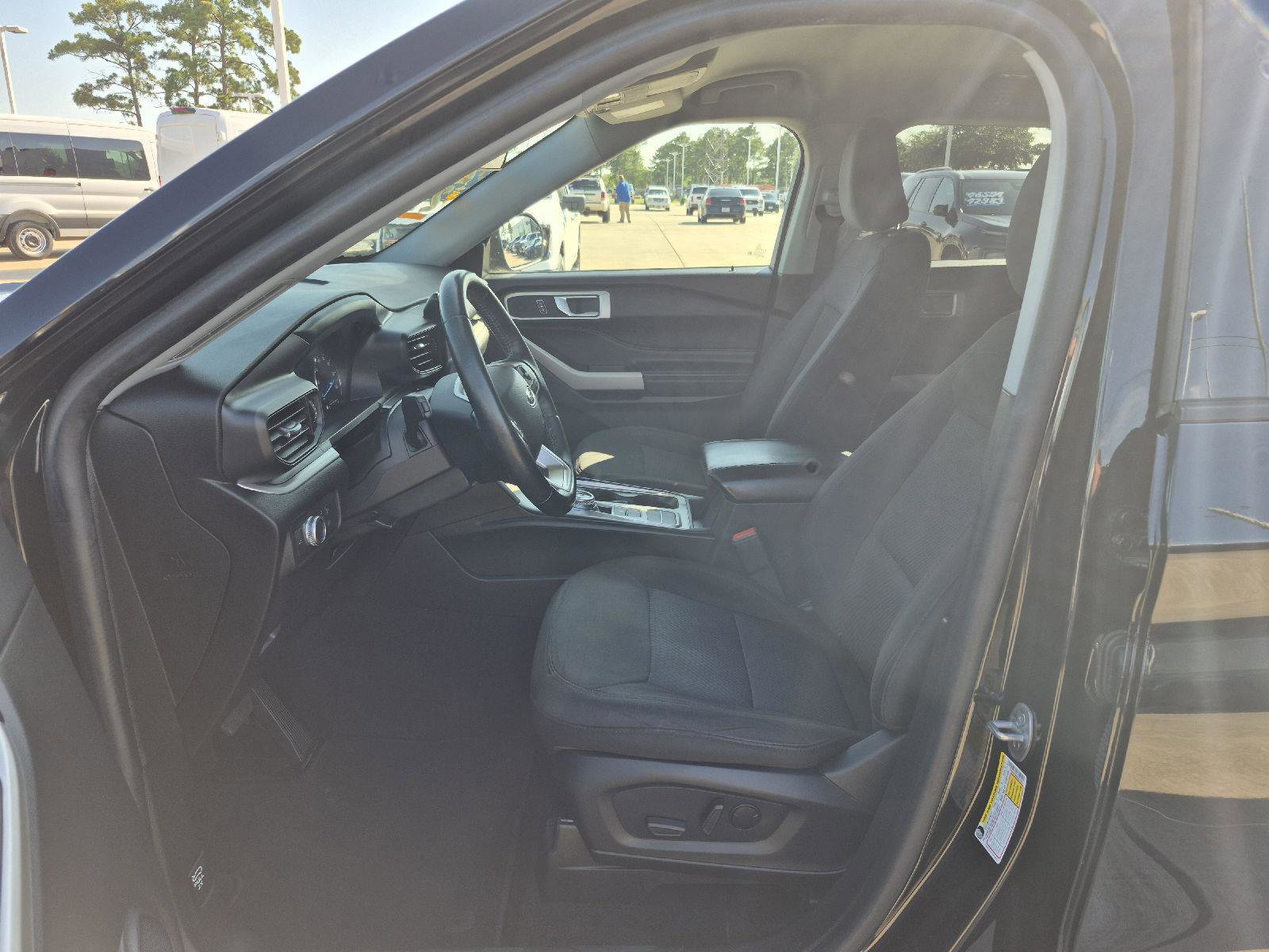 Certified 2022 Ford Explorer XLT RWD image 2