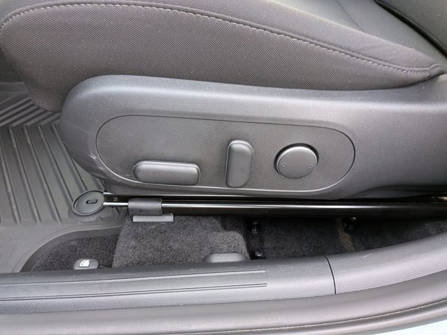 Used 2025 Hyundai Kona SEL image 16