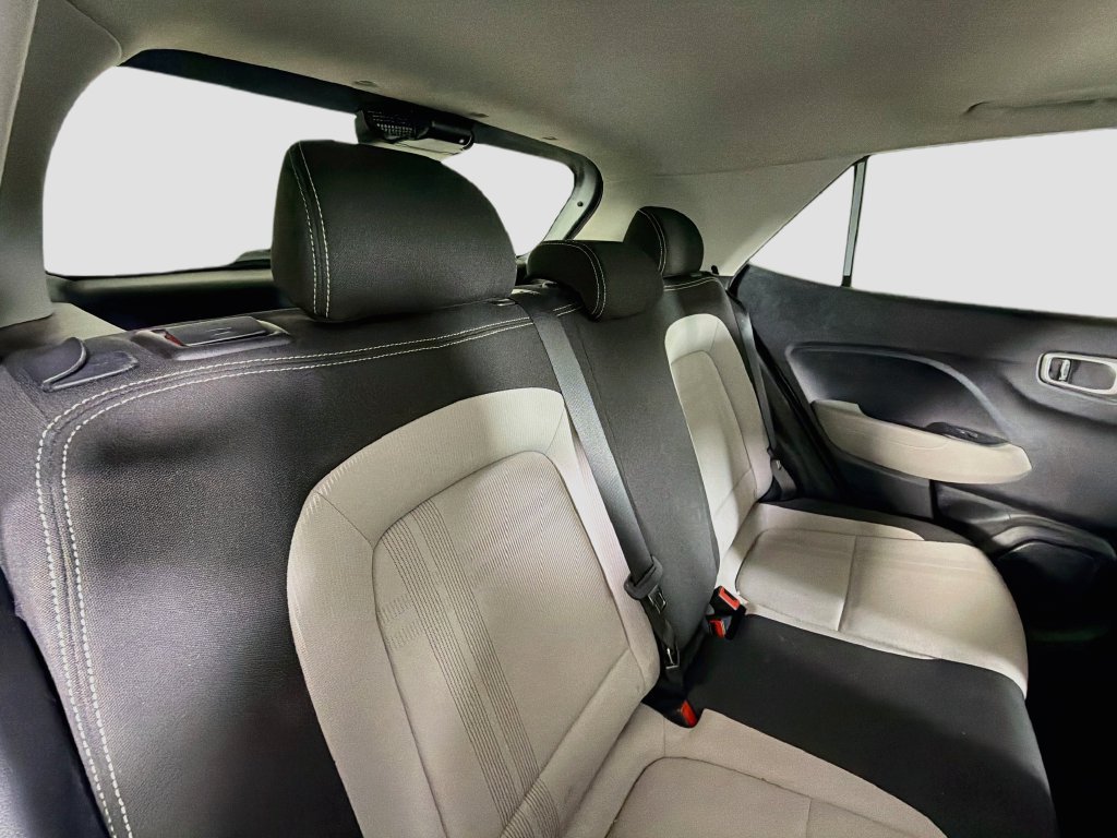 Used 2022 Hyundai Venue SEL FWD image 22