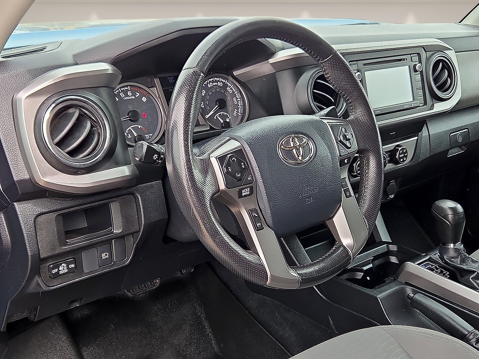Used 2019 Toyota Tacoma SR5 AWD/4WD image 13