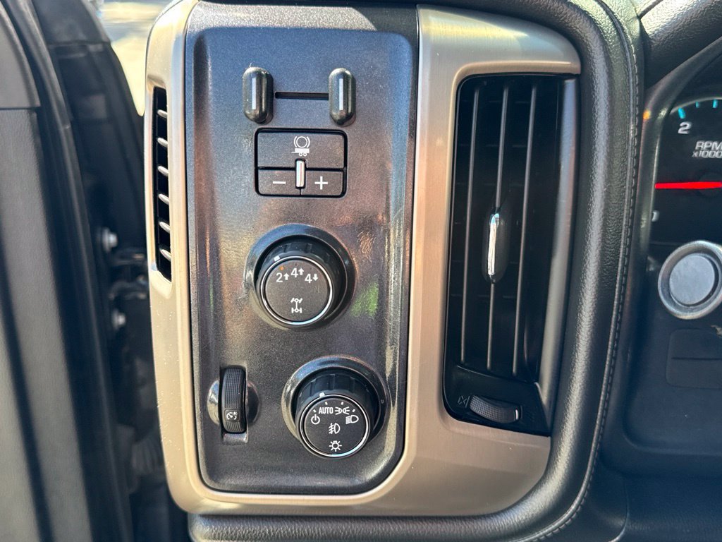 Used 2018 GMC Sierra 2500 Denali w/ Duramax Plus Package AWD/4WD image 27
