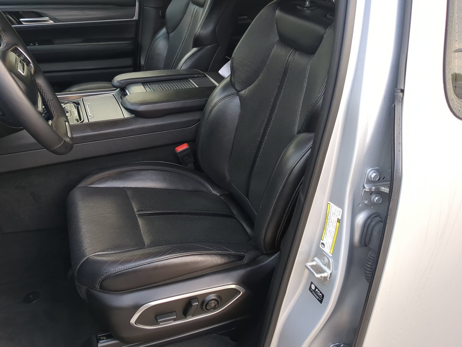 Used 2024 Jeep Wagoneer Series II w/ Flexible Seating Group RWD image 58
