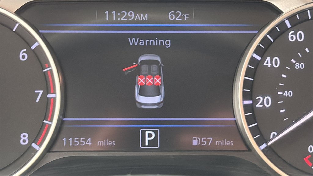 Used 2025 Nissan Sentra SR FWD image 16