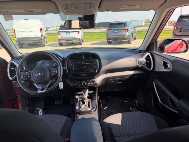 Used 2024 Kia Soul LX w/ LX Technology Package FWD image 26