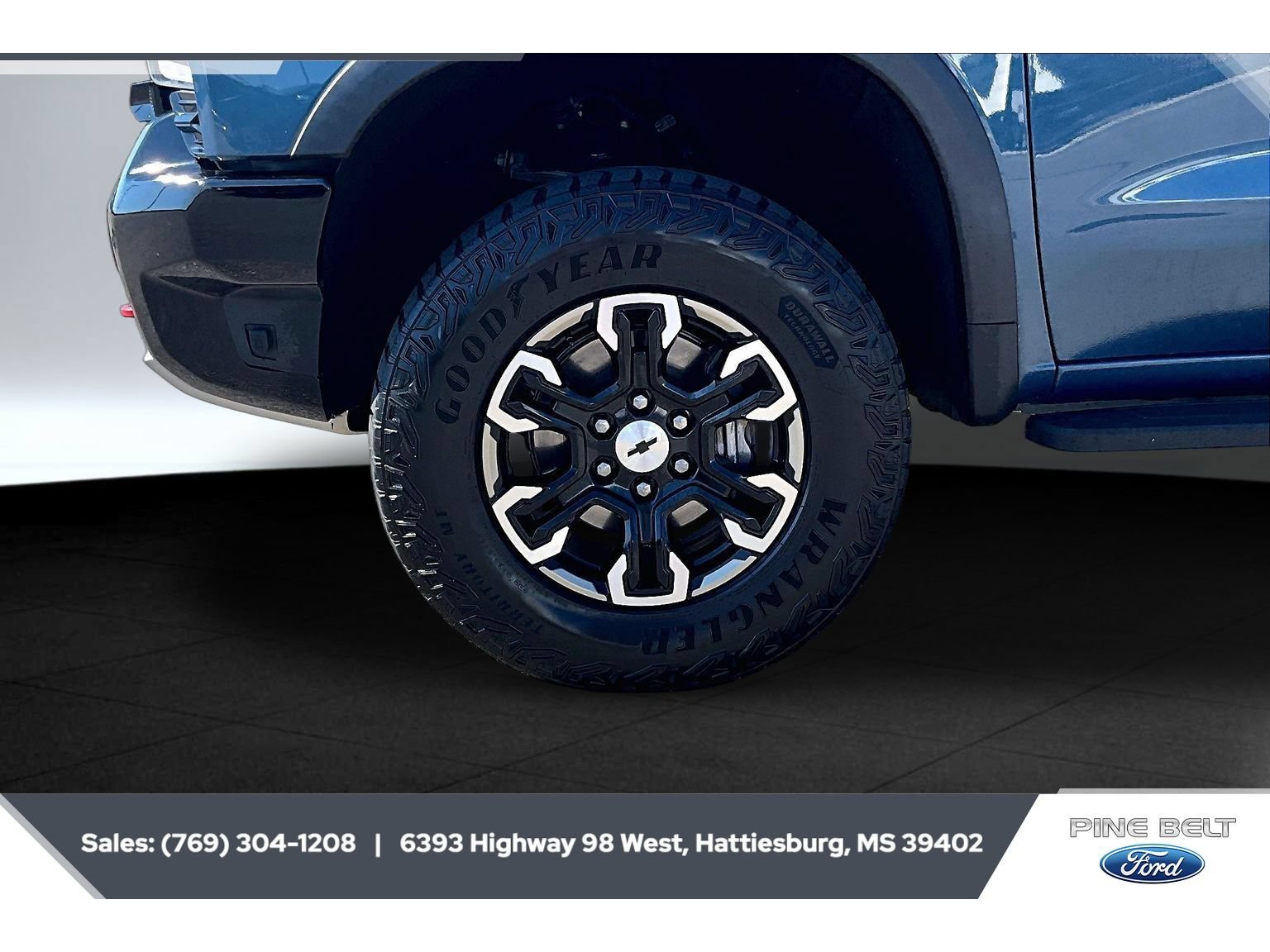 Used 2024 Chevrolet Silverado 1500 ZR2 w/ Technology Package AWD/4WD image 7