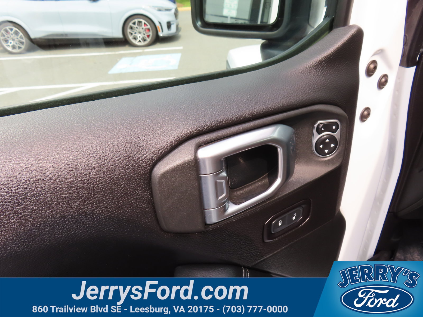 Used 2020 Jeep Wrangler Unlimited Sahara AWD/4WD image 13