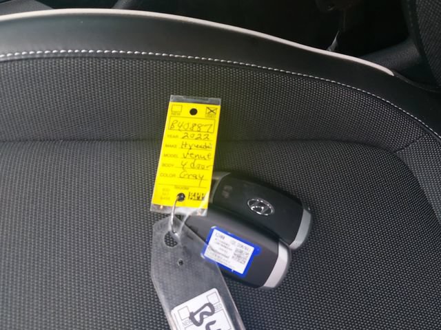 Used 2022 Hyundai Venue Limited FWD image 32
