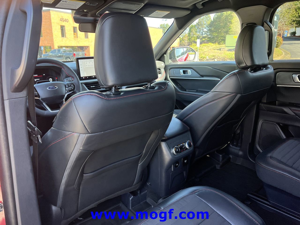 Certified 2025 Ford Explorer ST-Line w/ Premium Package AWD/4WD image 25