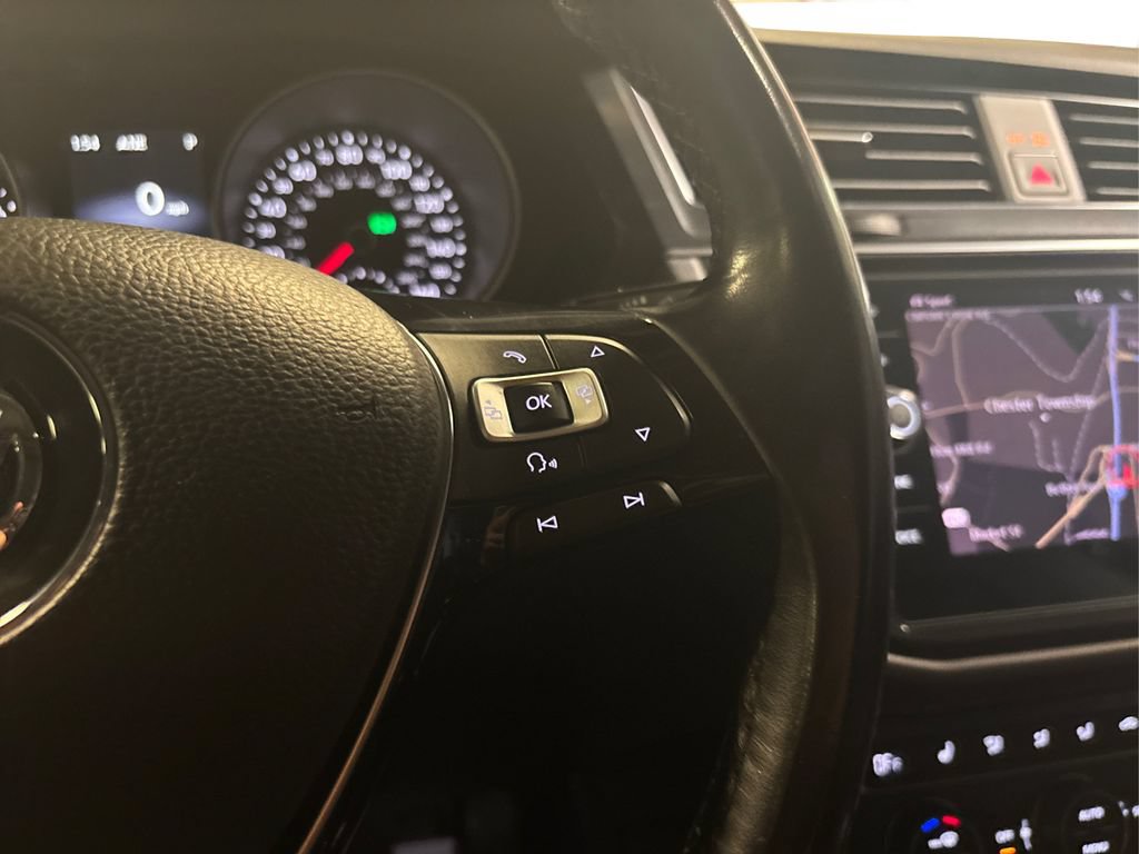 Used 2018 Volkswagen Tiguan SEL AWD/4WD image 36