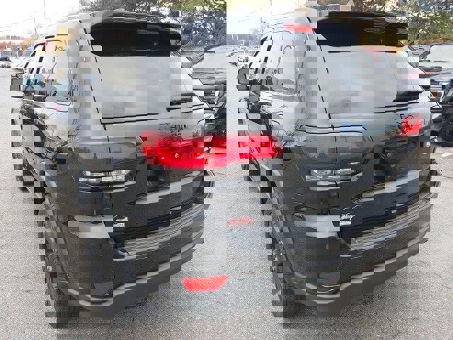 Used 2019 Jeep Grand Cherokee Laredo image 3