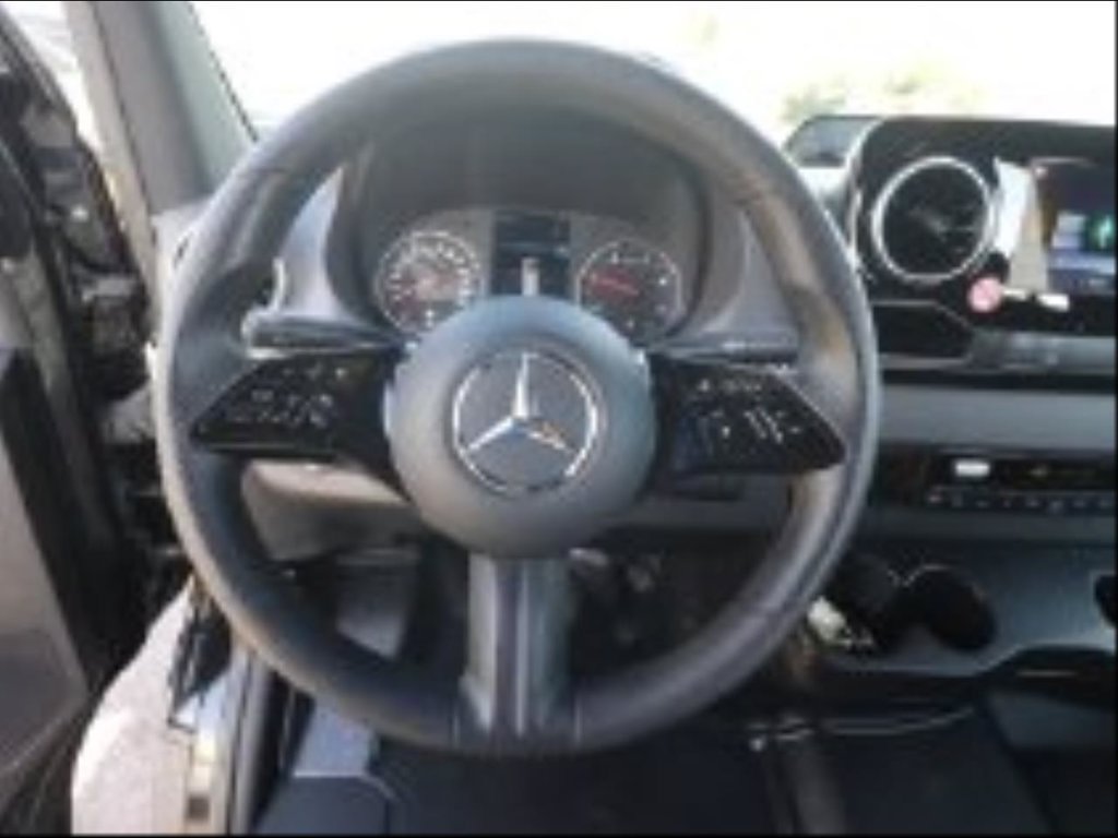 Used 2025 Mercedes-Benz Sprinter 2500 image 17