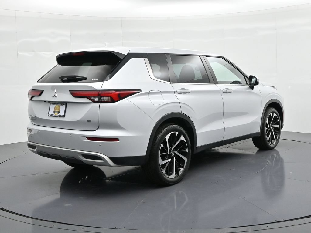 Used 2023 Mitsubishi Outlander SE AWD/4WD image 6
