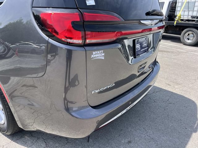 Used 2023 Chrysler Pacifica Touring-L FWD image 10