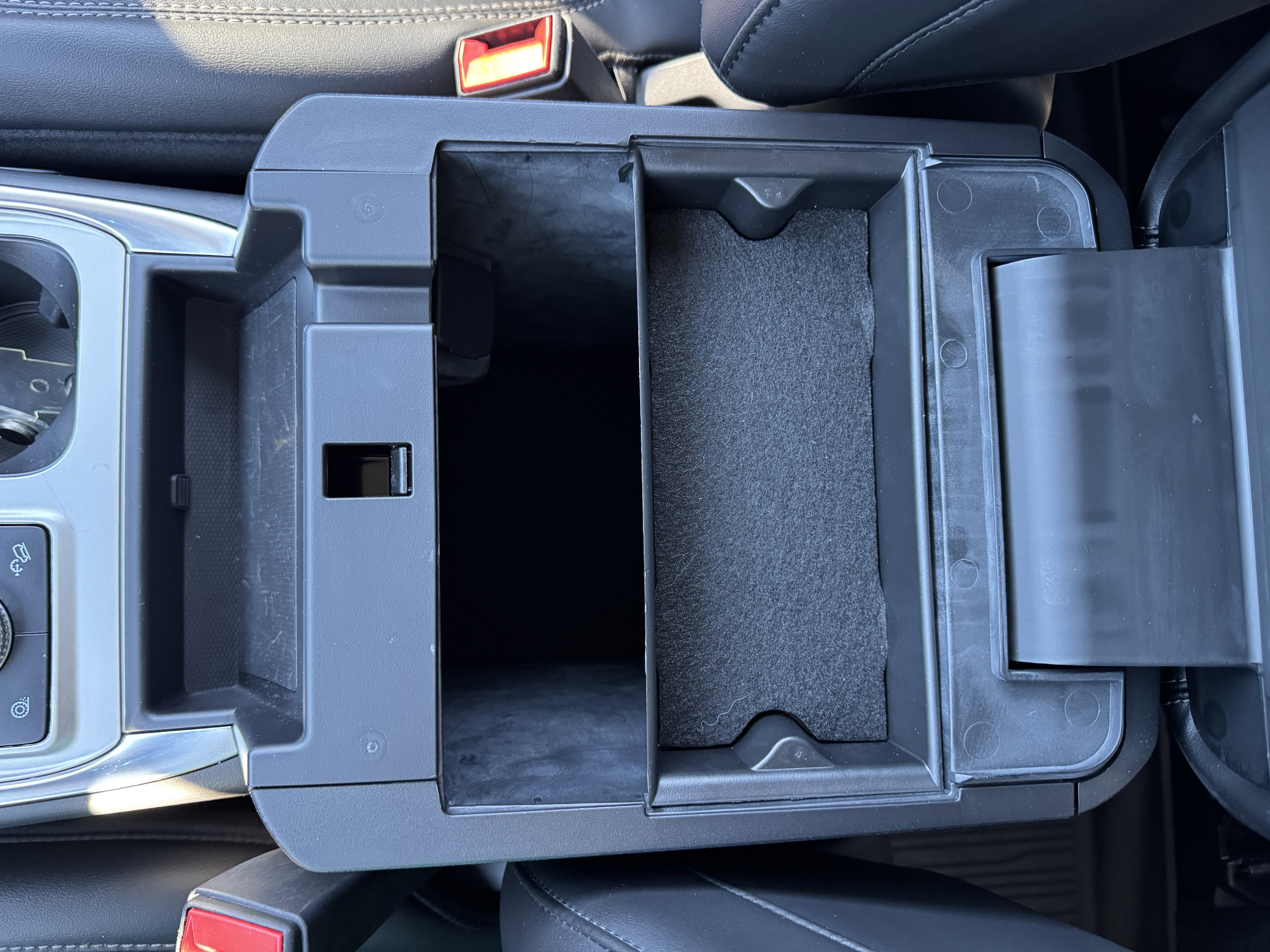 Certified 2022 Ford Explorer XLT w/ Equipment Group 202A image 26