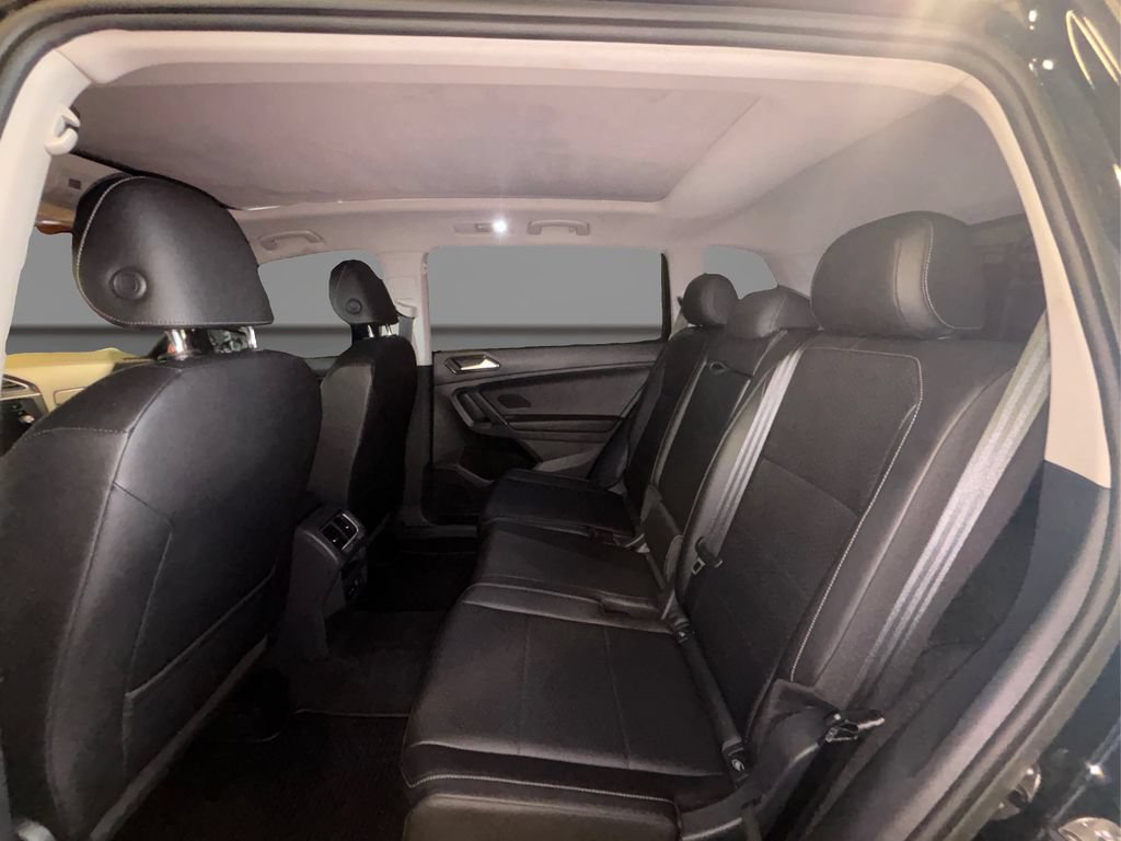Used 2018 Volkswagen Tiguan SEL AWD/4WD image 12