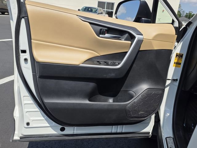 Used 2021 Toyota RAV4 XLE Premium image 14