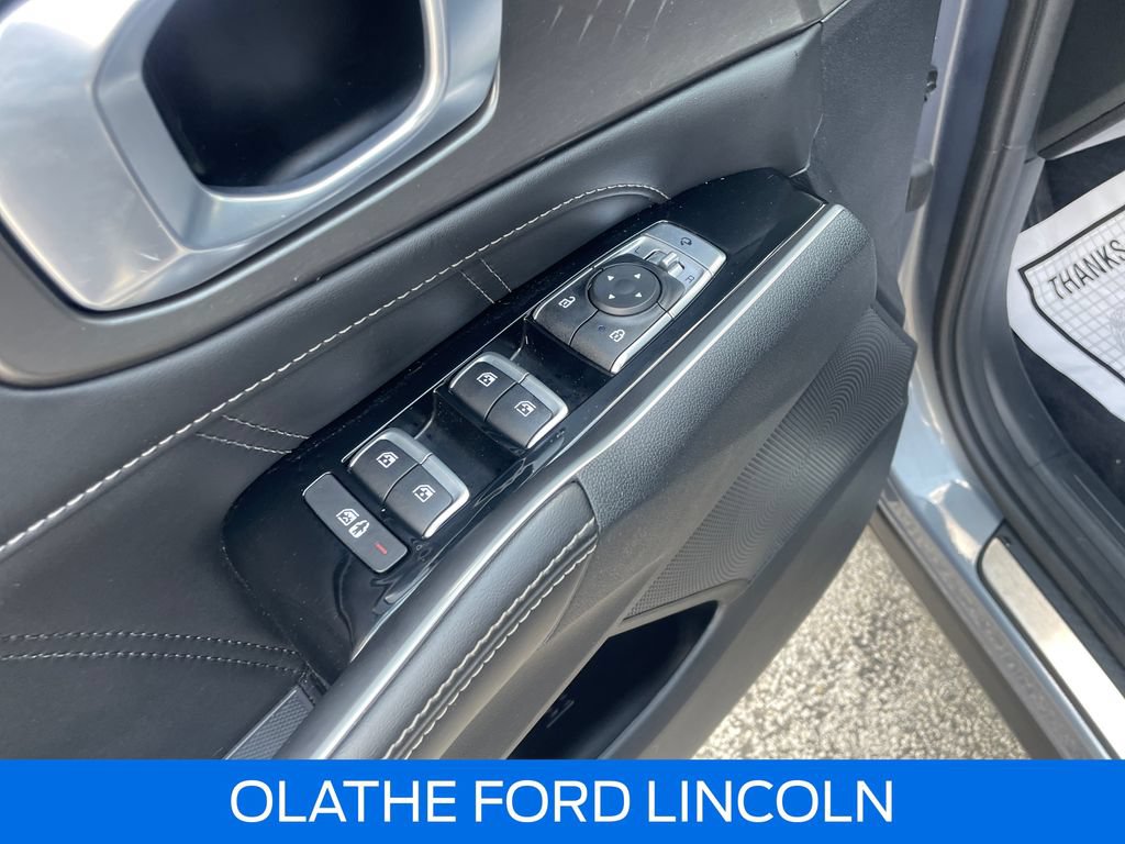 Used 2023 Kia Sorento SX AWD/4WD image 16