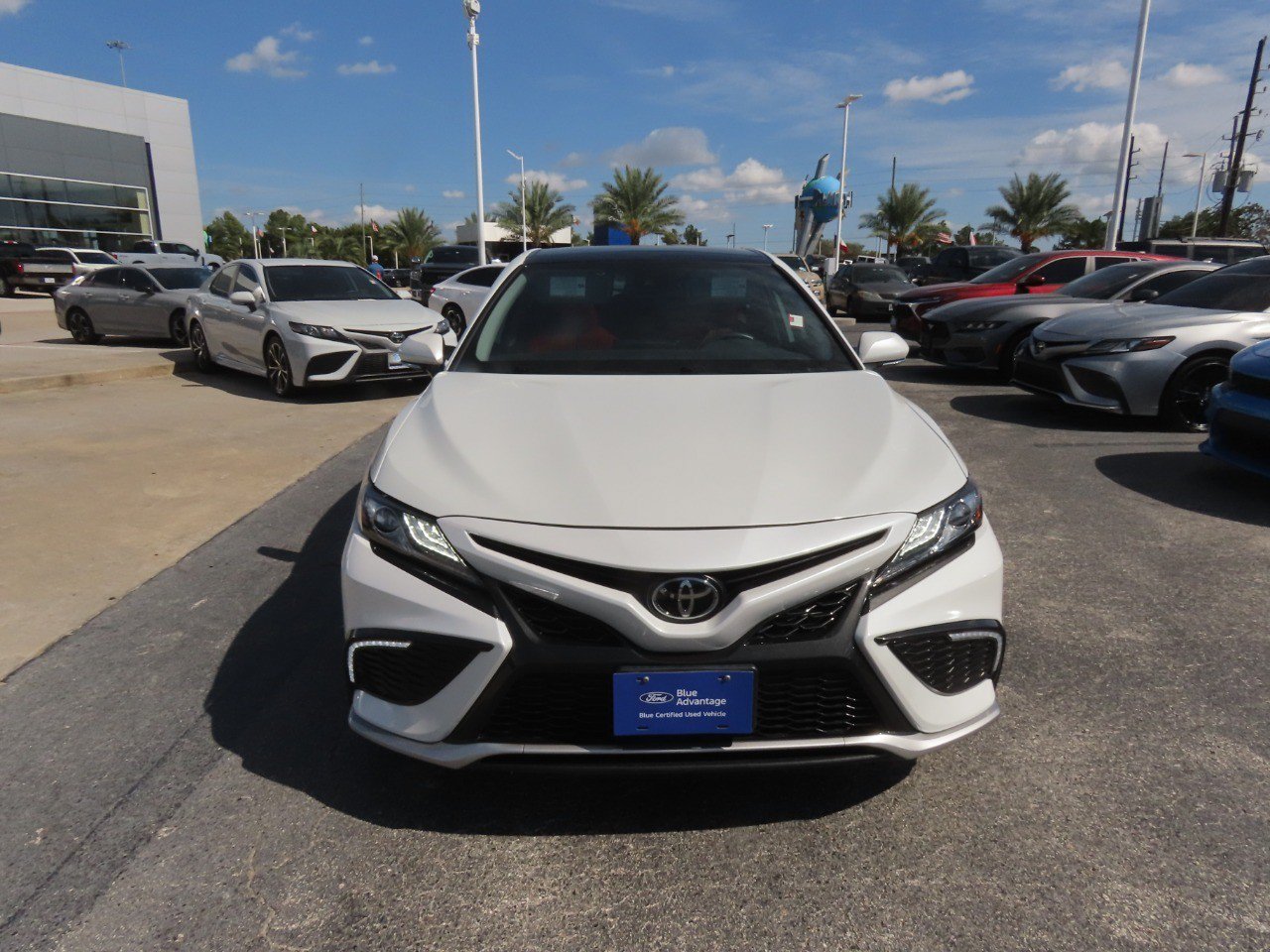 Used 2024 Toyota Camry XSE FWD image 4