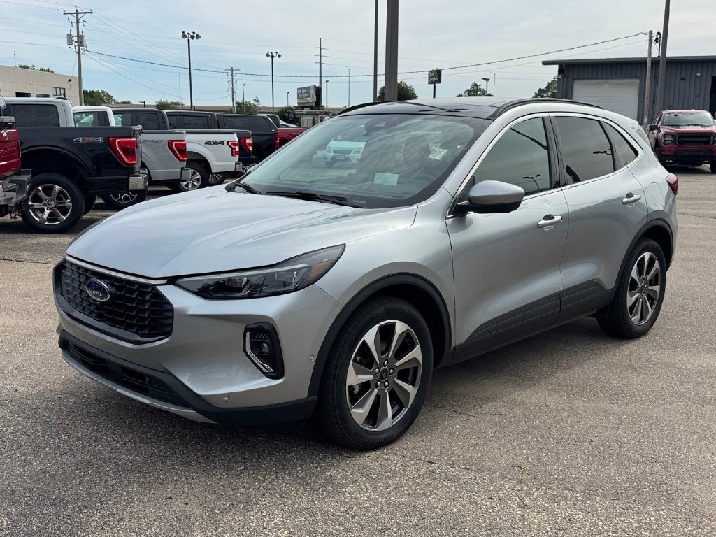 Certified 2023 Ford Escape Platinum w/ Premium Technology Package AWD/4WD image 2