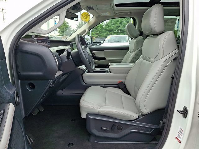 Certified 2025 Ford Expedition Active AWD/4WD image 18