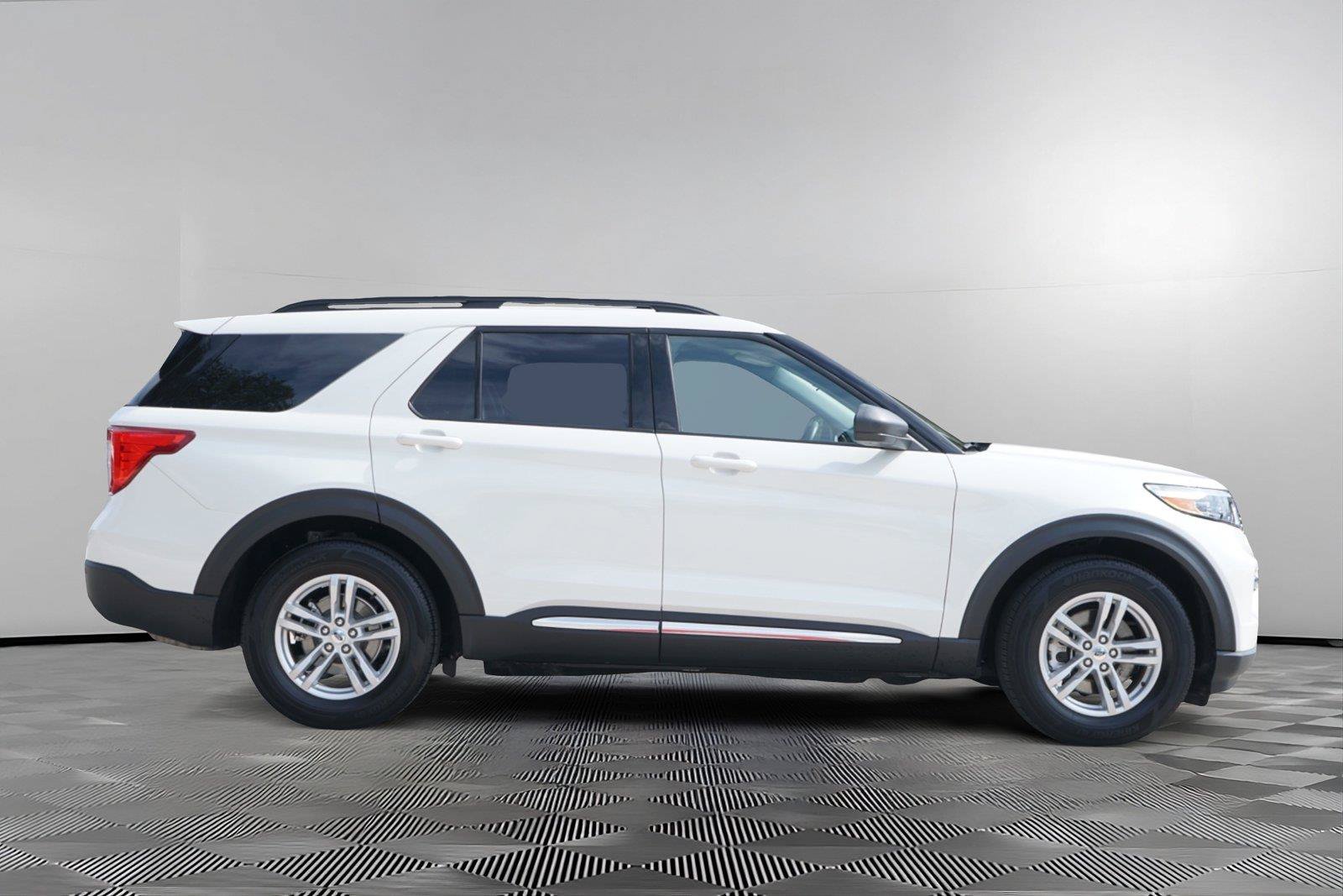 Certified 2023 Ford Explorer XLT w/ Equipment Group 202A RWD image 4