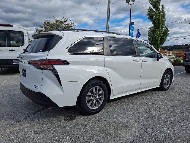 Used 2022 Toyota Sienna LE FWD image 16