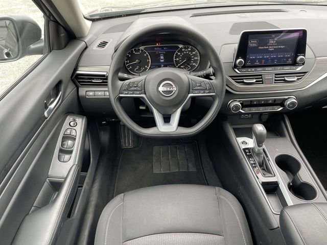 Used 2025 Nissan Altima 2.5 SV image 14