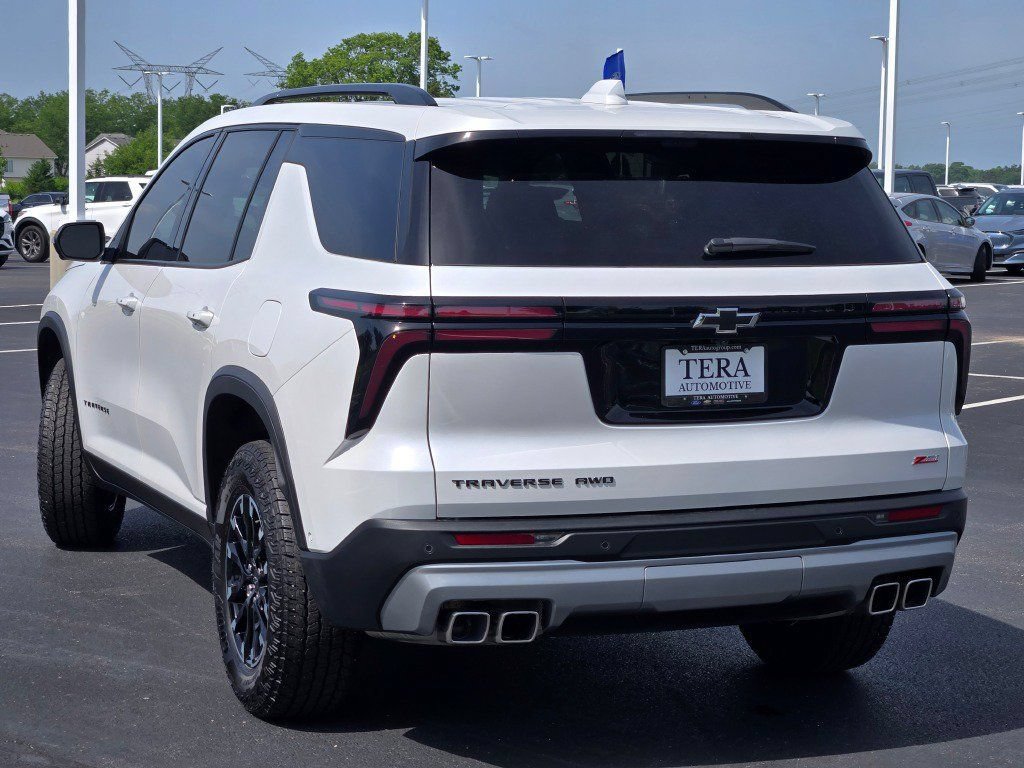 Used 2025 Chevrolet Traverse Z71 w/ Enhanced Driving Package AWD/4WD image 18